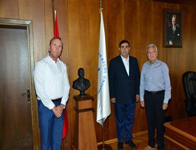 'Mevlana Kosova’yı İzmir’e Bağlıyor'