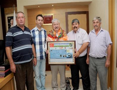 Yörüklerden Başkan Akaydın’a Anlamlı Hediye