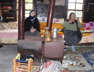 Eltilerin inadı aynı odada iki soba kurdurttu