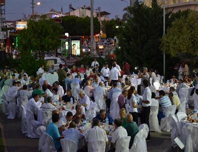 Kadir Gecesi’nde ‘dinler Kardeşliği İftar Yemeği’ Düzenlendi