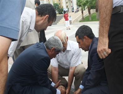 Bayılan Öğrenciye İlk Müdahale CHP'li Vekilden