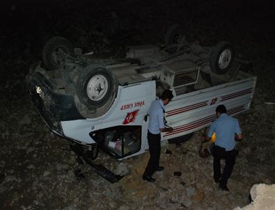 Kamyonet, Trafiğe Kapalı Yolda 10 Metrelik Çukura Düştü: 5 Yaralı