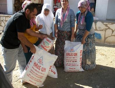 İş Adamından Fakir Ailelere Gıda Yardımı