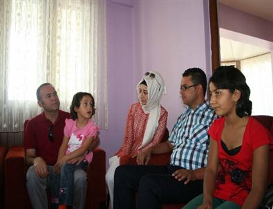Karaman'da Ak Parti İl Teşkilatı Bayram Öncesi Bin 300  Çocuğu Sevindirdi