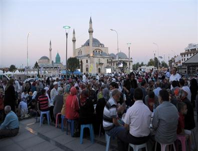 Konya’da 250 Bin Kişi Mahalle İftarları’nda Buluştu