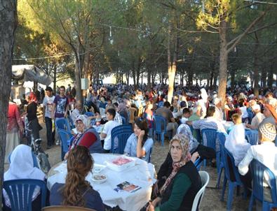 Yunus Emre'nin Köyünde 15 Bin Kişi İftarda Buluştu