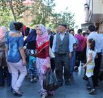 BAYRAM ŞEKERİ - Çarşılarda Bayram Coşkusu