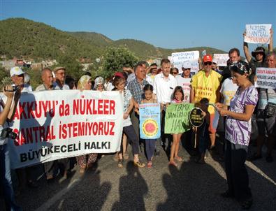 Nükleer Karşıtları Antalya Yolunu Trafiğe Kapattı