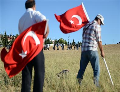 - Ergenekon Eylemcileri Silivri'ye Türk Bayrağı Dikti