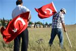 - Ergenekon Eylemcileri Silivri'ye Türk Bayrağı Dikti