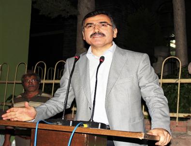 Vali Turhan, Romanların İftar Sofrasına Katıldı