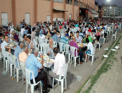 Ak Parti’den 5 Bin Kişilik İftar Yemeği