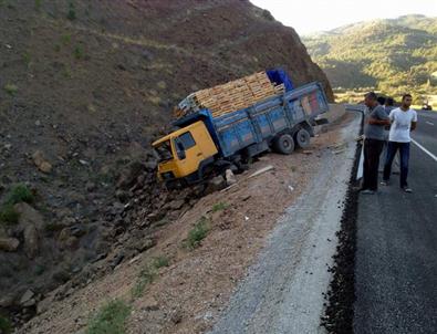 Koyulhisar’da Trafik Kazası: 2 Yaralı