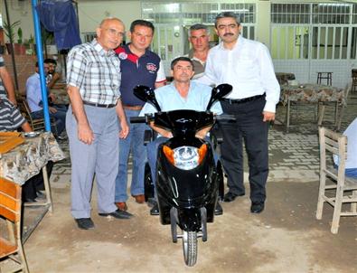 Başkan Alıcık Arefe Günü Bir Engelliyi Daha Sevindirdi