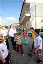 BAYRAM HARÇLıĞı - Başkan Karaosmanoğlu Çocukları Sevindirdi