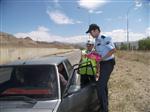 HIZ KONTROLÜ - Narman'da Sürücülere Trafikte Emniyet Kemeri ve Hız Kontrolü Konulu Uygulaması Yapıldı