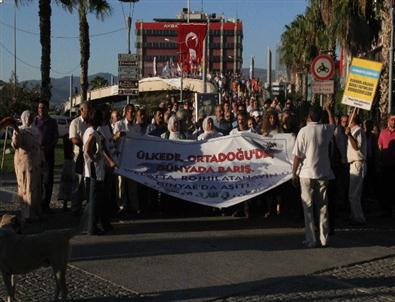 İzmir’de Dünya Barış Günü Mitingi