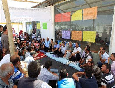 Kaya ve Gür, Açlık Grevindeki Depremzedeleri Ziyaret Etti