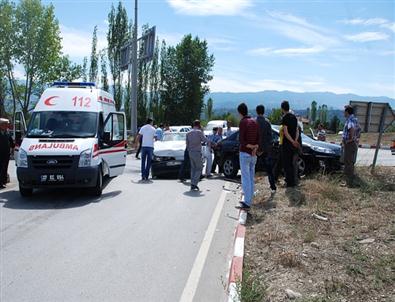 D-100 Kara Yolunda Kaza: 2 Yaralı