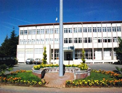 Gediz Belediyesi İlçeyi Çiçeklerle Donattı