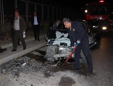 Otomobil Halk Otobüsüne Çarptı: 1 Yaralı