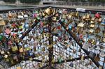 KARDASHİAN - Paris’te “Aşk”larını Kilitliyen Sevgililer Anahtarlarını Seine Nehrine Atıyor
