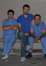 YILMAZ GÜNEY - İzmir’de Doktorlara Bıçaklı Saldırı