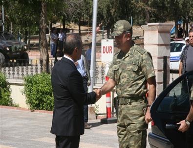 Kara Kuvvetleri Komutanı Orgeneral Akar, Suriye Sınırında İncelemelerde Bulundu