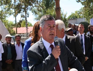 Arpaçay'da Yapımı Tamamlanan Karşıyaka Parkı'nın Açılışı Yapıldı