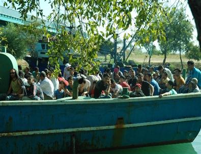 Mültecilerin Hayalleri Beş Mil Açıkta Sona Erdi