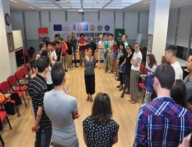 Gençlik Meclisi, Avrupalı Gençlerle Geleceği Konuşuyor