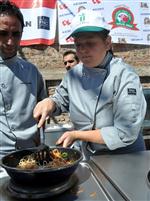 YEMEK YARIŞMASI - Down Sendromlular Yemek Yarışmasında Buluştu