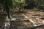 NAKŞİBENDİ - Maçka Mezarlığı Kaybolmaya Yüz Tuttu