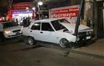 SOKAK LAMBASI - Otomobil Kaldırıma Çıktı: 4 Yaralı