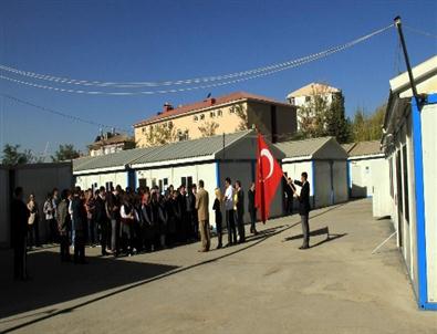 Depremin Ardından Öğrenciler Bu Sene De Konteynerda Ders Başı Yaptı