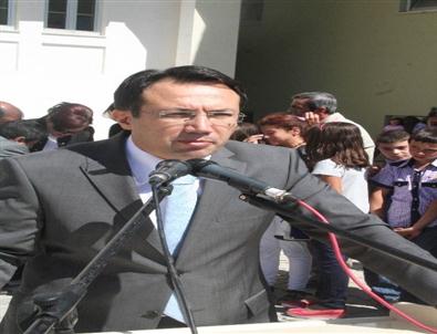 Erzincan’da İlk Ders Zilini Vali Akdemir Çaldı