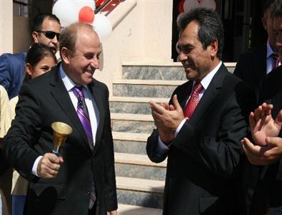 İlk Ders Zilini Vali Çaldı...