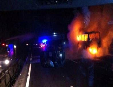 Yolcu Otobüsü Alev Alev Yandı