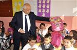 İSMET KURTULUŞ - Miniklerin Okul Hediyeleri Fethi Yaşar’dan