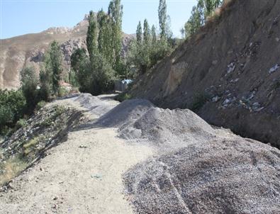 Bağlar Mahallesi’nde Asfalt Çalışması
