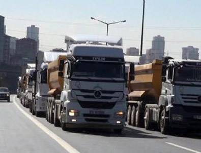 İstanbul'da kamyoncular TEM'i kapattı