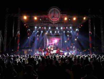 Karşıyaka Festivalle Şenlendi