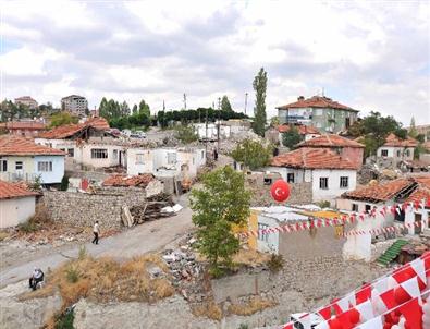 Mamak Kentseldönüşüm Bölgesindeki Evlerin Yıkım Töreni