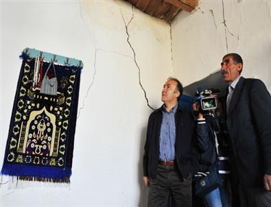Vali Ahmet Altıparmak, Deprem Bölgesinde İncelemelerde Bulundu