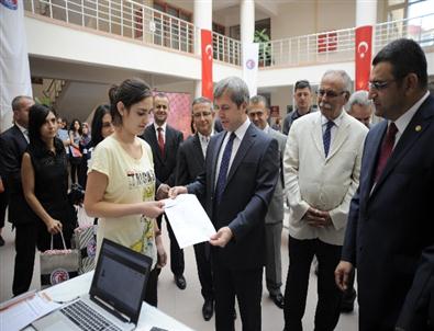 ÇOMÜ’de Kayıtlar Başladı