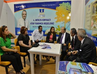 Vali Öztürk Kitap Fuarı’nı Ziyaret Etti
