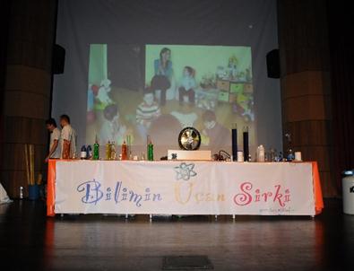 'bilimin Uçan Sirki'Gösterisi