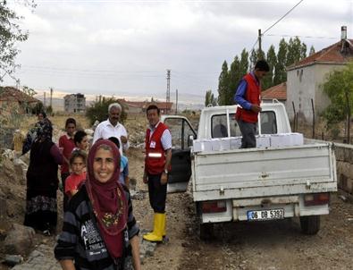Kızılay Kayseri Şubesi, Süksün’de Sel Sularından Etkilenen Ailelere Gıda Yardımında Bulundu