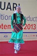 DEFİLE - Yöresel Fuarda Yöresel Defile