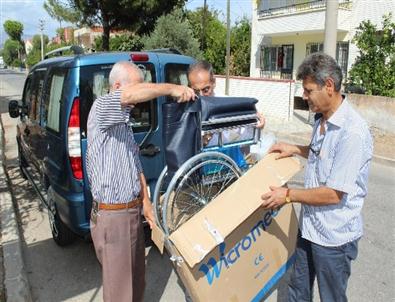 Emekliler Derneği’nden Tekerlekli Sandalye Yardımı